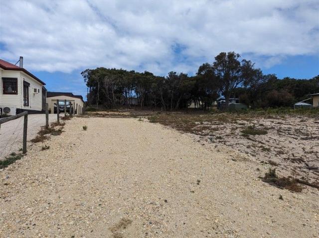 Amazing Opportunity: 600 Square Meter Block of Land in Golden Beach
