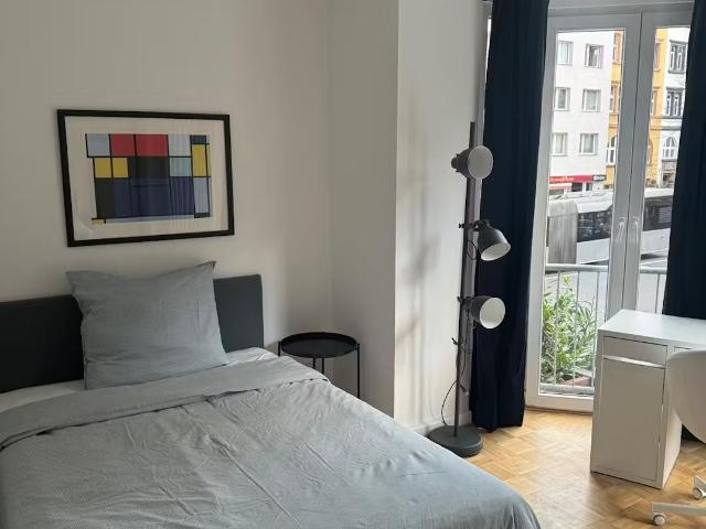 Amazing and beautiful 4 bedroom apartment in Düsseldorf