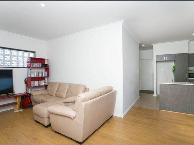 Amazing Apartment with Balcony – Modern, Easy Living in Belmont