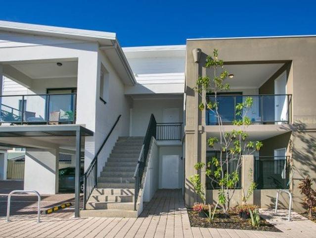Amazing Apartment with Balcony Modern, Easy Living in Belmont