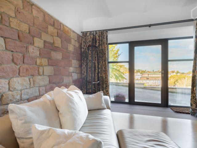 Amazing Apartment in grade listet “Villa del Viento” with stunning view over the city 5min to station/shopping area
