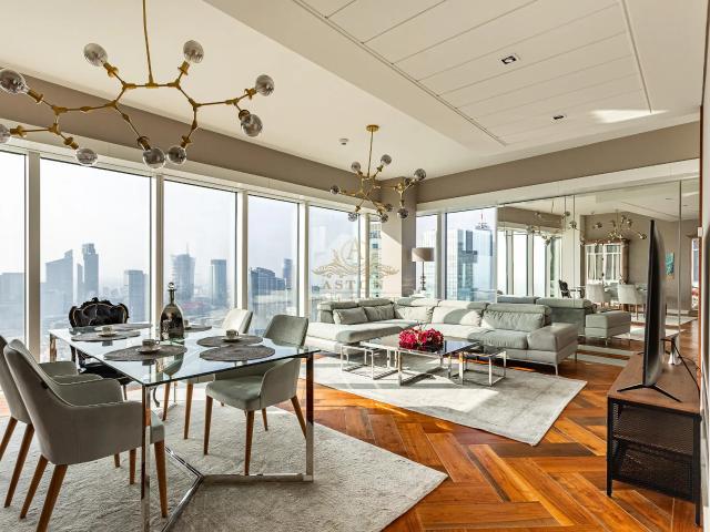 Amazing apartment on 39th floor on Złota 44