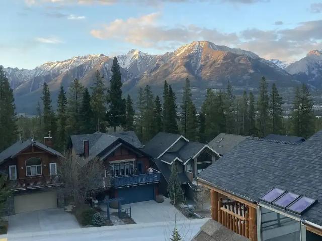 Amazing Canmore Townhouse