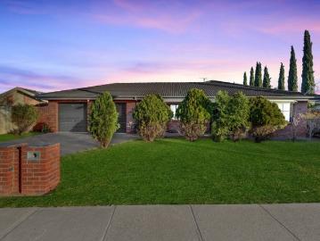 Amazing Development Opportunity or Spacious Family Living