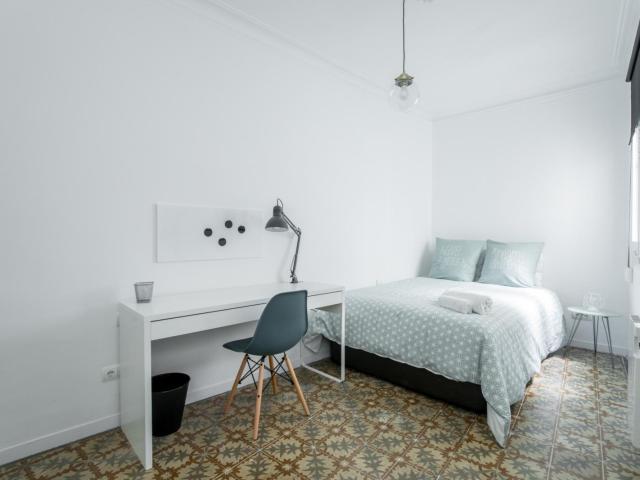 Amazing double bedroom close to Facultat de Filosofia Universitat de Barcelona