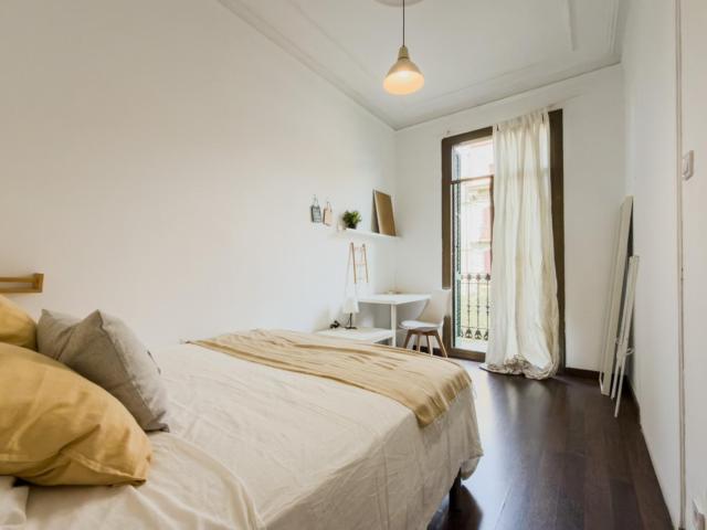 Amazing double bedroom in a 6 bedroom apartment
