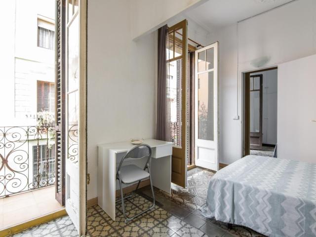 Amazing double bedroom with a balcony, in Vila de Gràcia