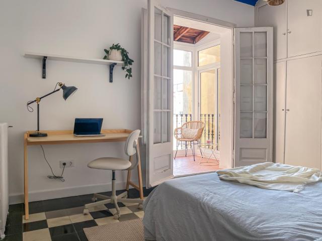 Amazing double bedroom with private balcony in coliving in central Barcelona