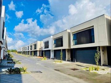 Amazing Double Storey Townhouse in Box Hill