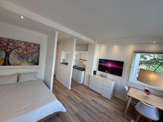 Amazing fully furnished new studio apartment at Kudamm / Adenauer Platz, Berlin Amsterdam Apartments for Rent