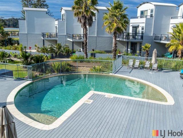 Amazing Furnished Beachside Townhouse Spacious Coastal Escape Just 200m to Corrigans Beach !