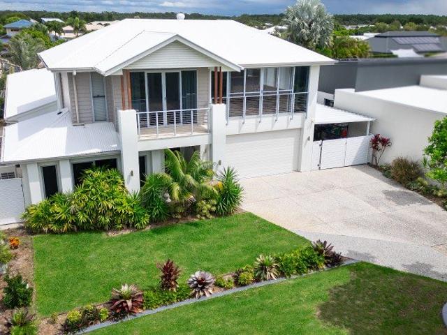Amazing Family Home within walking distance to the Golf and Country Club