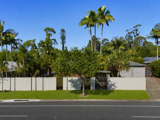 Amazing Family Retreat Over 1304m2 block Shed and Pool!