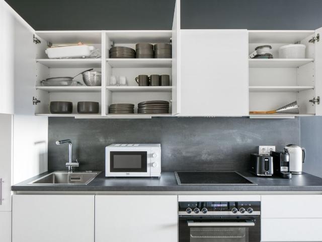 Amazing Favoriten 1BR w/ Gym & Elevator, steps to Metro, Vienna Amsterdam Apartments for Rent