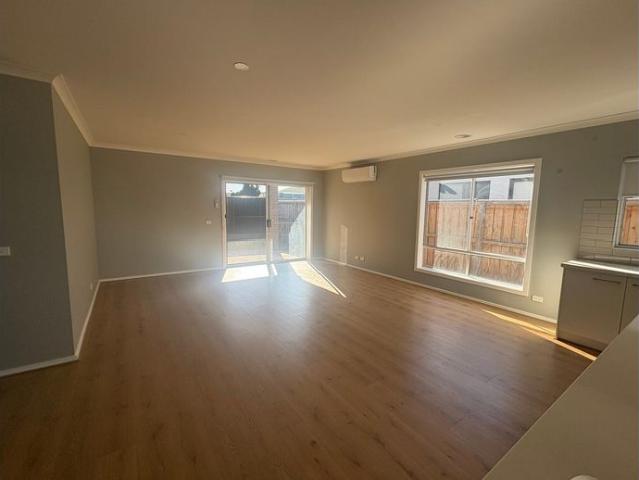 Amazing Four Bedroom Home Plus Separate Lounge Room