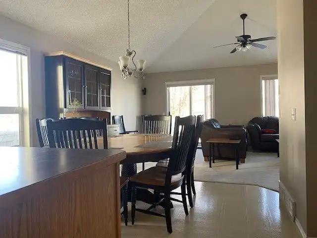 AMAZING HIGH QUALITY MAIN FLOOR OPEN CONCEPT UNIT – QUIET STREET