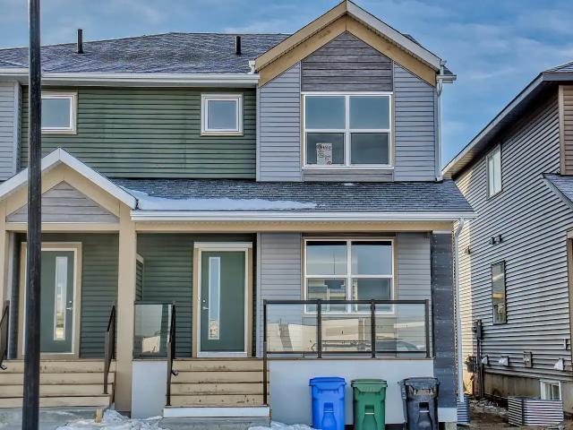 Amazing Home In Wolf Willow! — 3 Bedrooms Duplex