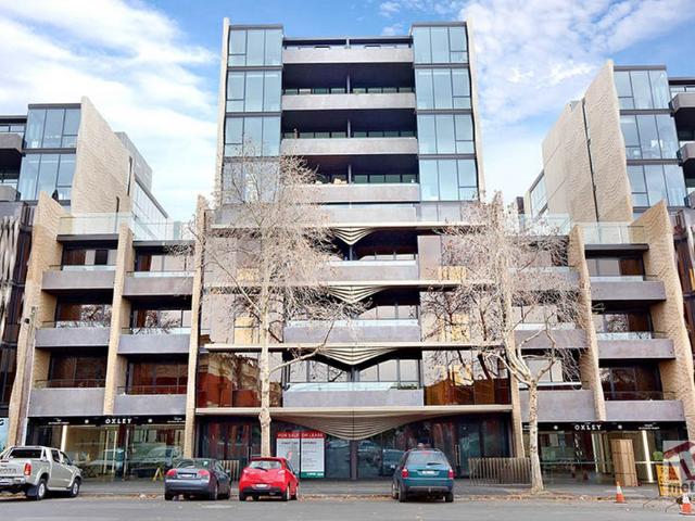 AMAZING INNER CITY LIVING POOL, BBQ AREA & MORE!
