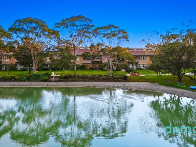 Amazing Lakeside Over 55's Living