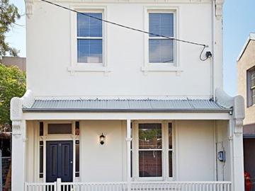 Amazing location on quiet street 13 min walk to St Kilda Beach