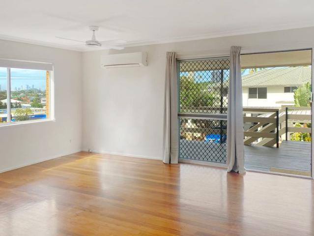Amazing Location Only 500m to James Street & 700m to Burleigh Beach