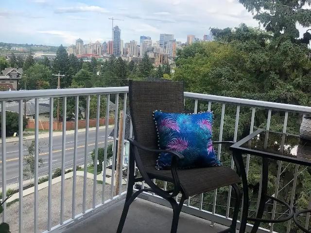 Amazing Location with Downtown View — 2 Bedrooms Condo Unit