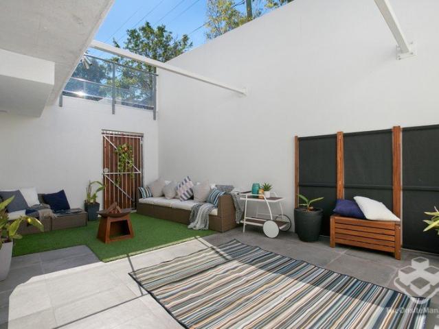 Amazing Private Courtyard Available Again After Long Term Lease Expiry