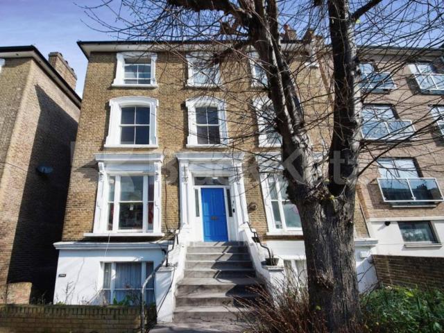 Amazing recently refurbished and spacious 1 bed on a premier rd in kentish town