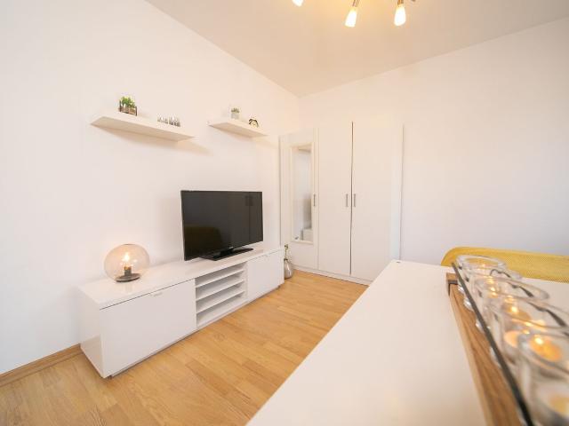 Amazing studio well connected, Neuss Amsterdam Apartments for Rent