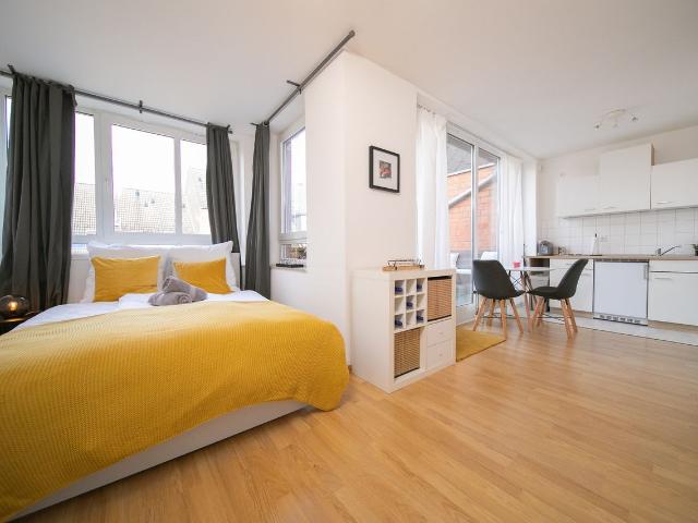 Amazing studio well connected, Neuss Amsterdam Apartments for Rent