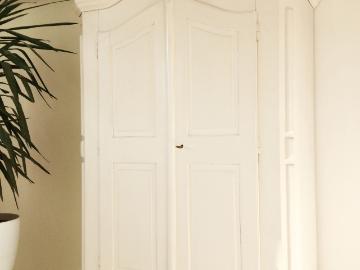 Bright, sunny apartment in a prime location right in the city center