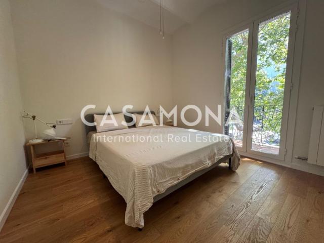 Amazing Spacious flat with Balcony and Luxurous Catalan Style