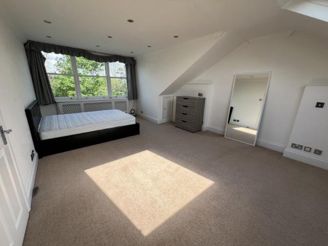 Amazing spacious 3 bed /2 bath NW4