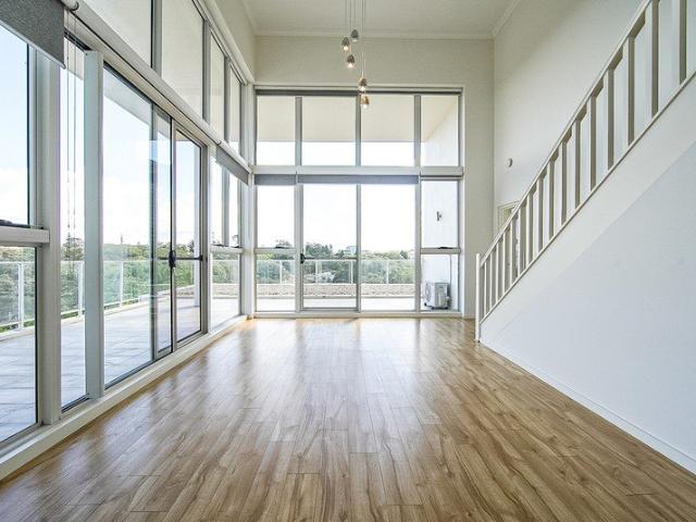 Amazing Split Level 3 Bedrooms 3 baths Apartment In heart of Epping for lease