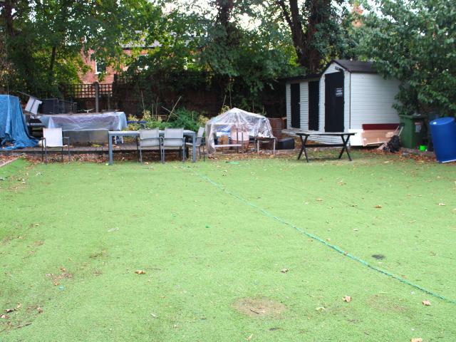 Amazing Unique 5 Bedroom Flat with Free Parking, Huge Garden very near Zone 2 Tube, Buses & Shops