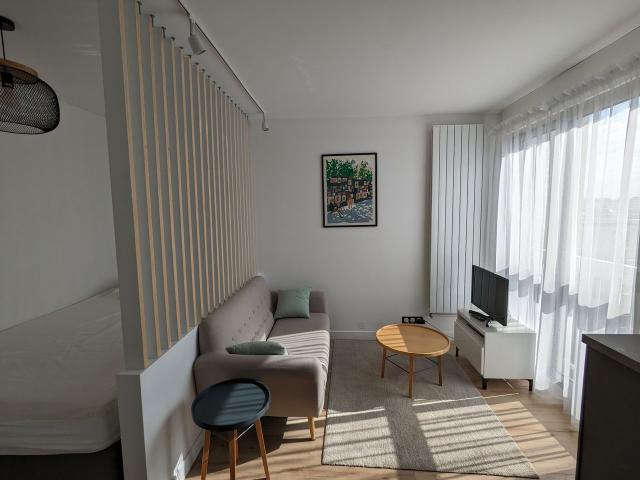 Amazing view on Paris Furnished appartment downtown 25m², Paris Amsterdam Apartments for Rent