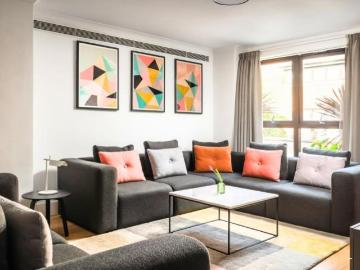 Amazing 2 bedroom apartment in Kensington Has an Apartment