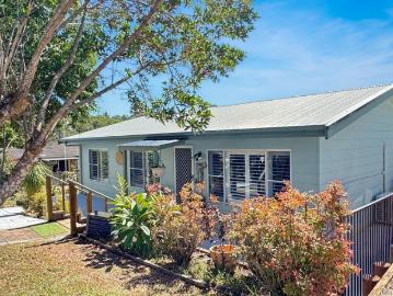 House for sale in Coomba Park - Garden