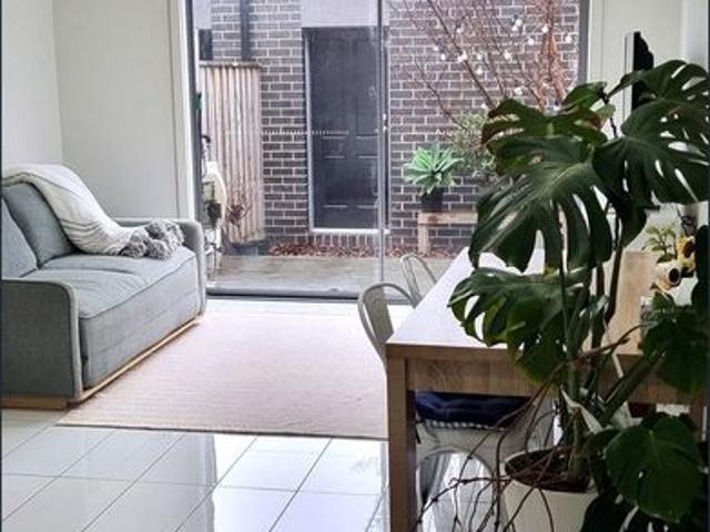 Amazing 2 rooms Corner Townhouse