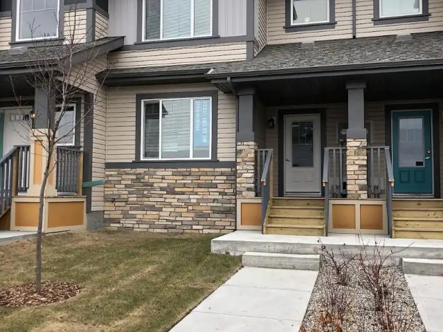Amazing 3 Bedroom 2.5 Bath Townhouse with Backyard and Garage