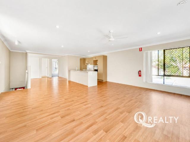 Amazing 6 Bedroom Home with 2 Kitchens!