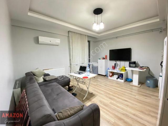 Amazondan Üniversite Civarı Eşyalı 1+1 Satılık Fırsat Daire !