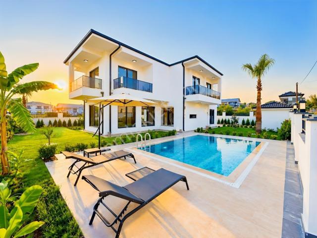 Amaç'tan Bayramhacılı'da 600 M2 Arsa İçerisinde 5+1 Lüks Villa