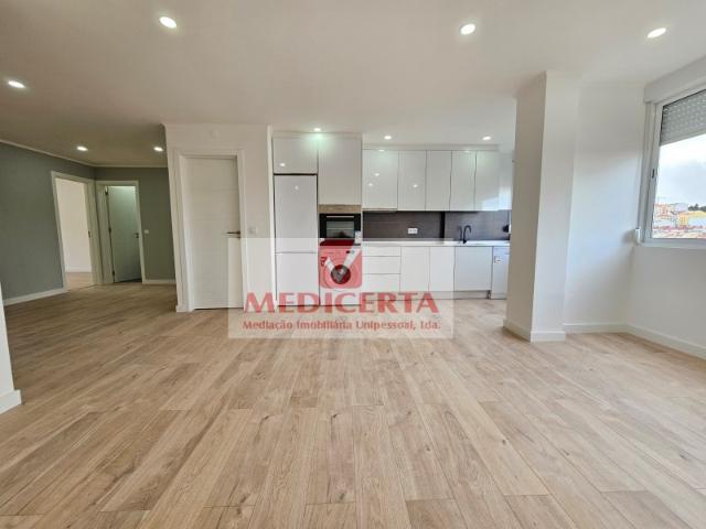 Amadora Damaia Cima T4 104m2 Totalmente remodelado