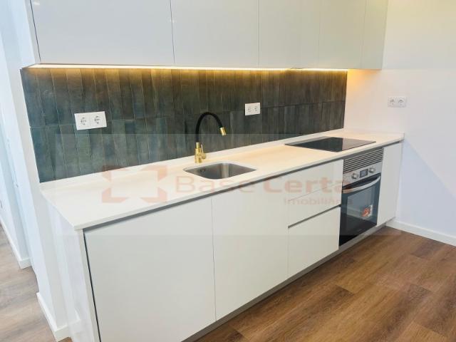 AMADORA / VENTEIRA: Apartamento de 3 assoalhadas remodelado