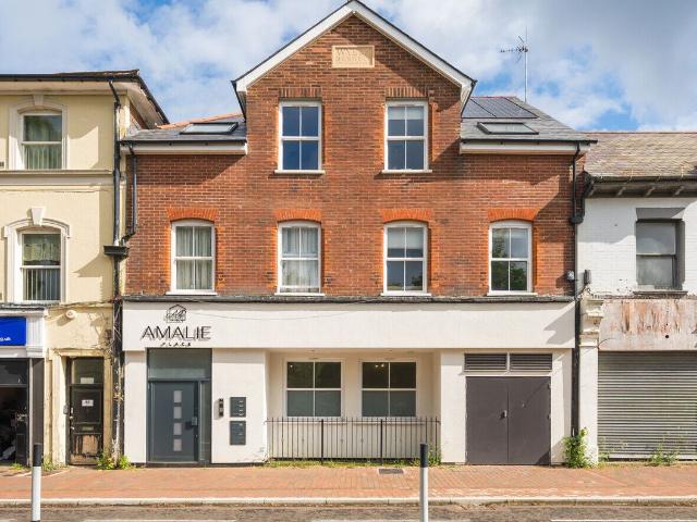 Amalie Place, 87 Lynchford Road, Farnborough GU14, 1 bed flat to rent, £1,100 pcm | PrimeLocation