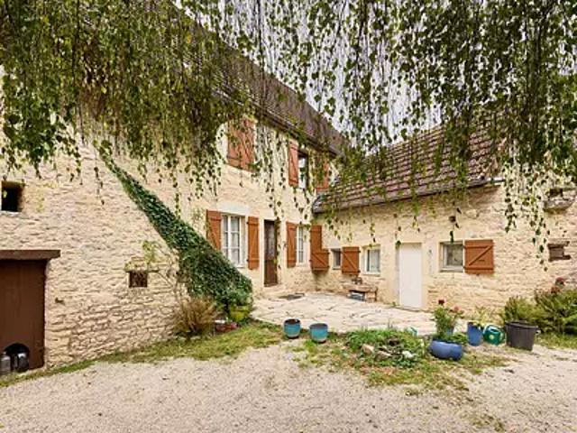 Dole 39100 Achat / Vente maison 10 pièces t10 au dernier étage piscine