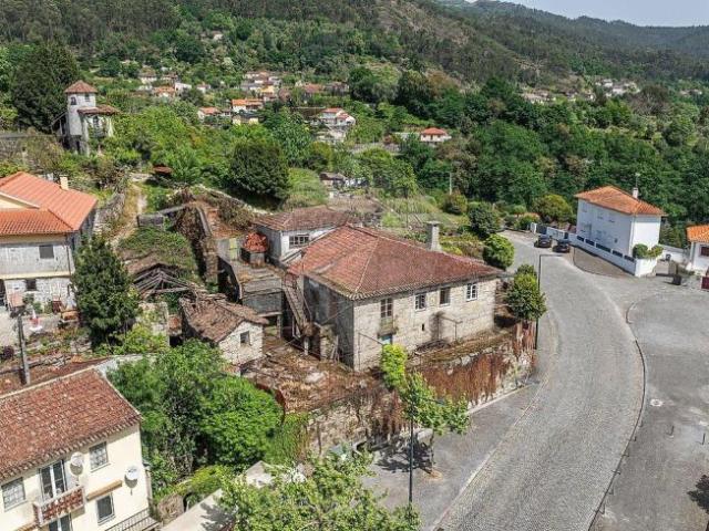 Amares Braga 101214570