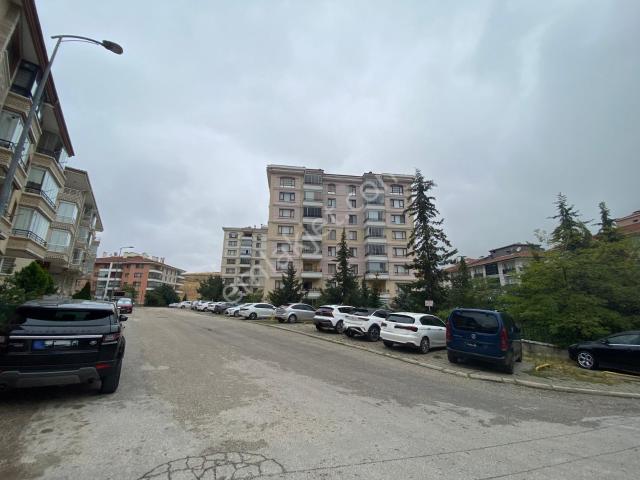 Çambaşı Caddesinde Satılık 3+1 Site Dairesi