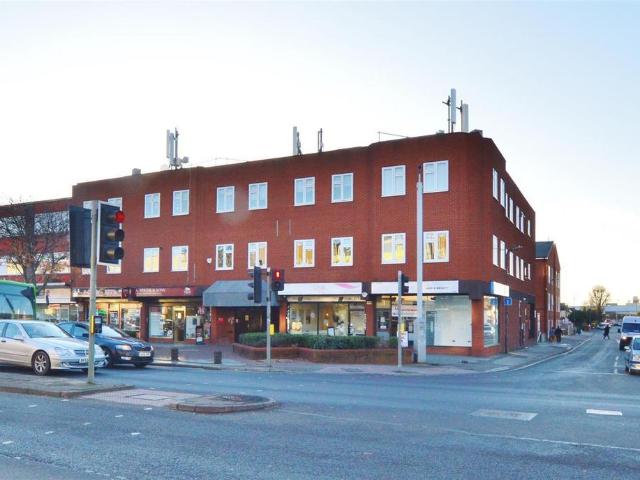 Ambassador House, Farnham Road, Slough Studio to rent £950 pcm £219 pw